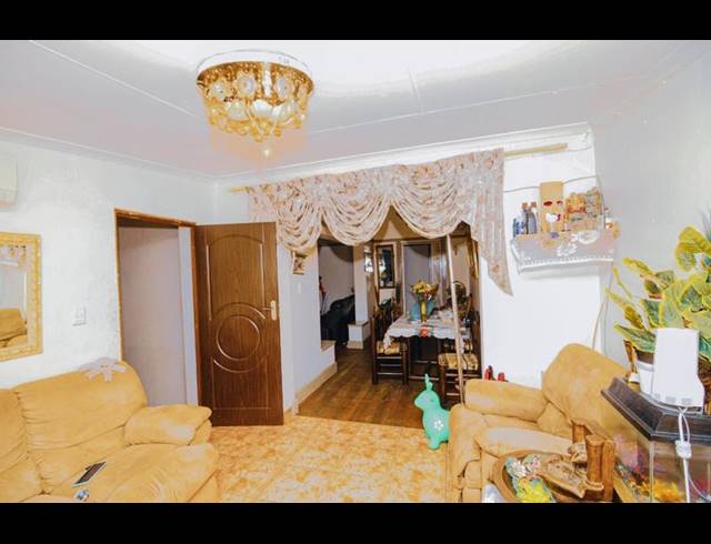 3 BEDROOM HOUSE FOR SALE IN BEZUIDENHOUT VALLEY